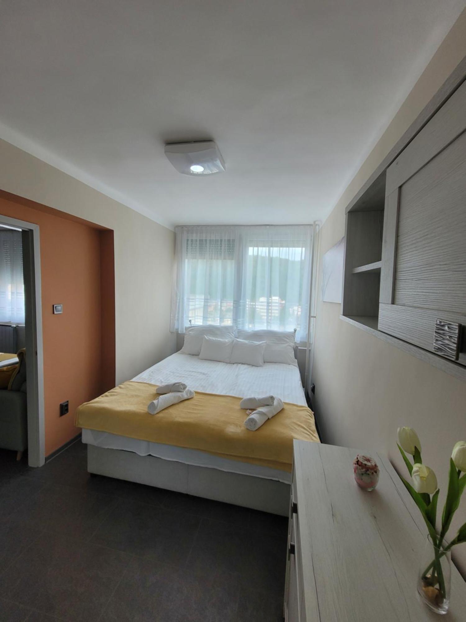Krisztina Apartman Salgotarjan Exterior foto
