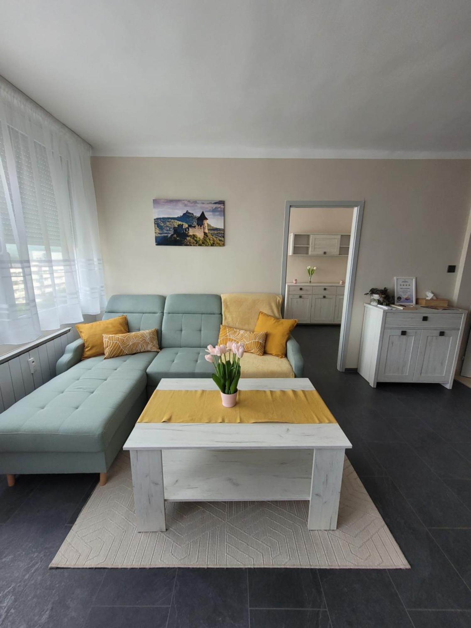 Krisztina Apartman Salgotarjan Exterior foto